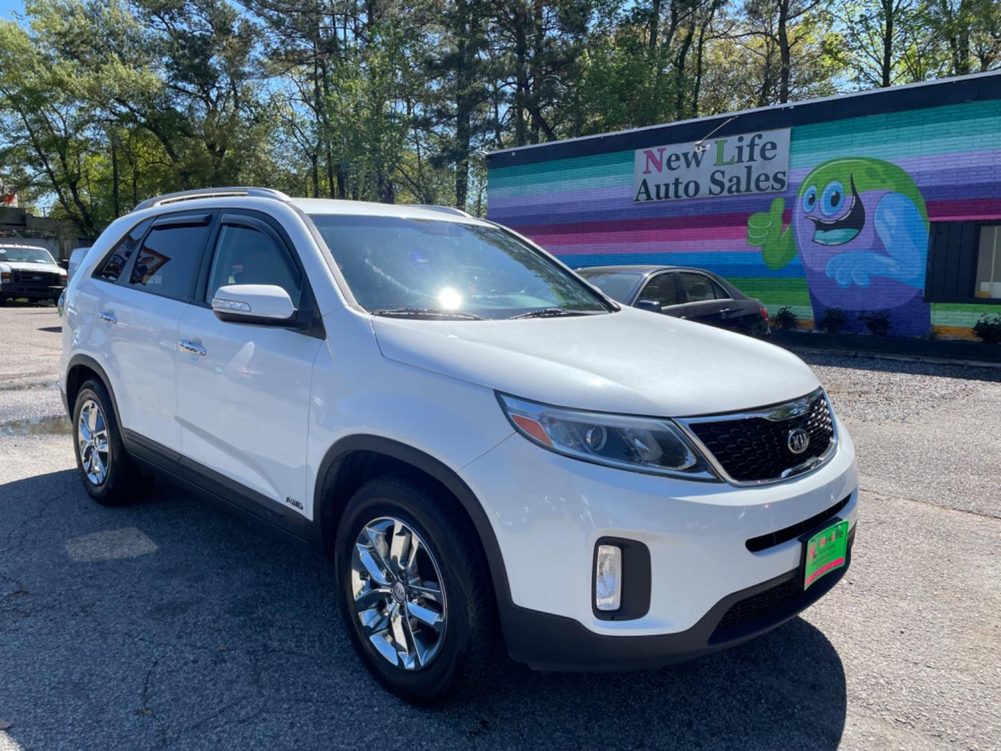 2015 WHITE KIA SORENTO LX (5XYKTCA63FG) with an 2.4L engine, Automatic transmission, located at 5103 Dorchester Rd., Charleston, SC, 29418-5607, (843) 767-1122, 36.245171, -115.228050 - Photo#0